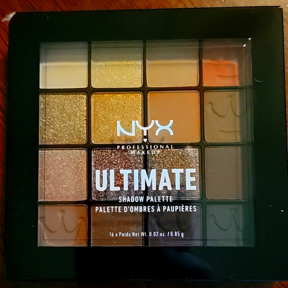 NYX ULTIMATE QUEEN shadow palette NWT